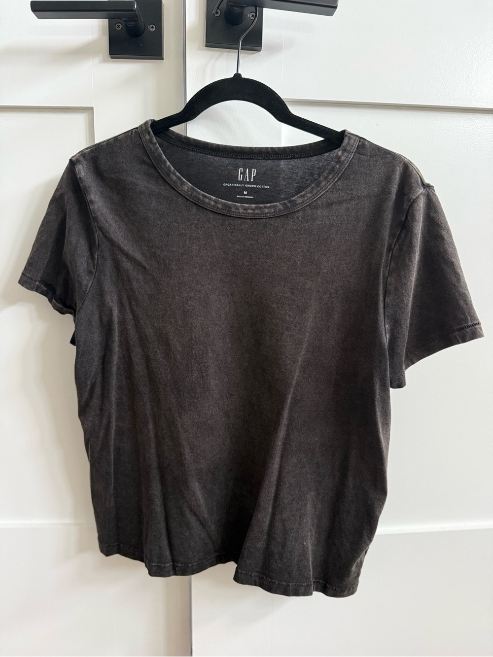 Gap distressed black t-shirt